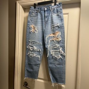 NWT American Eagle cropped MOM jeans.